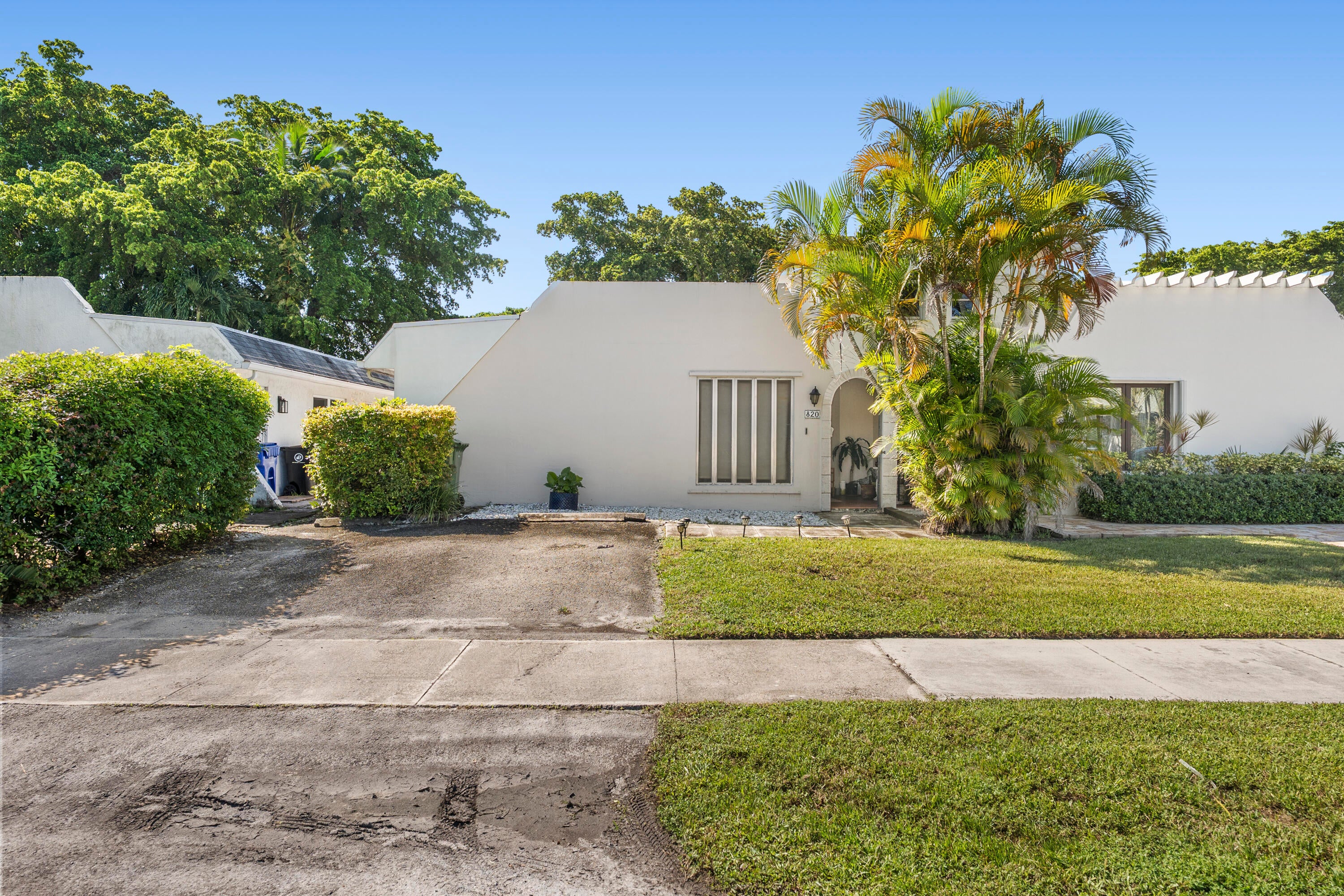 820 SW 12TH Place