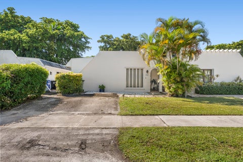 Tiny photo for 820 SW 12TH Place, Fort Lauderdale, FL 33315 (MLS # B26089237)