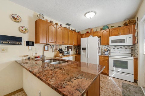 Tiny photo for 820 SW 12TH Place, Fort Lauderdale, FL 33315 (MLS # B26089237)