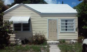 PRICE REDUCED Duplex in a GREAT rental area! Ceramic tile floors throughout. Lots of windows. New Roof. Good natural light all day long. Beautiful trees. Shady enclosed yard.Priced to sell!