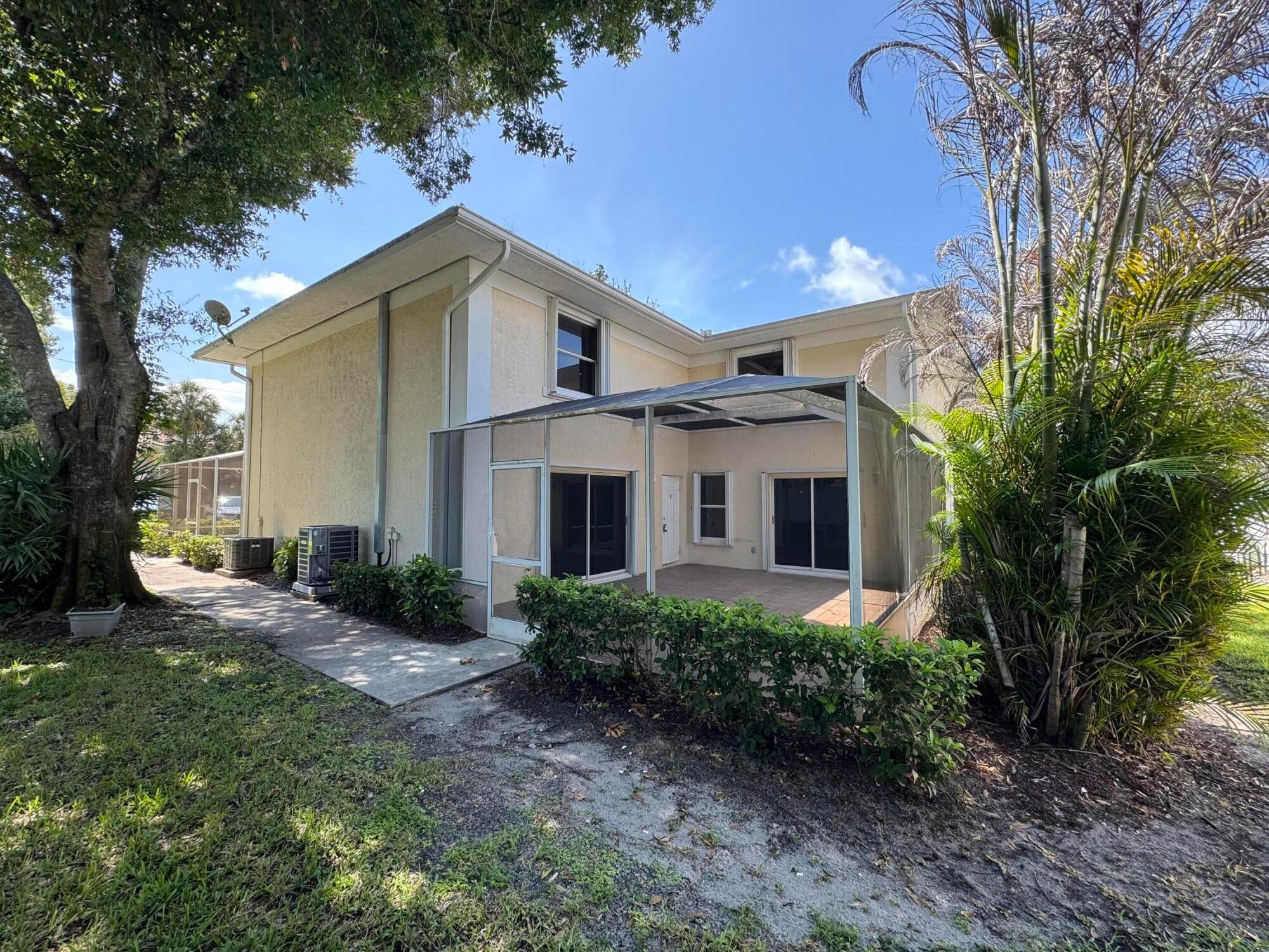 1536 N Lawnwood Circle 3