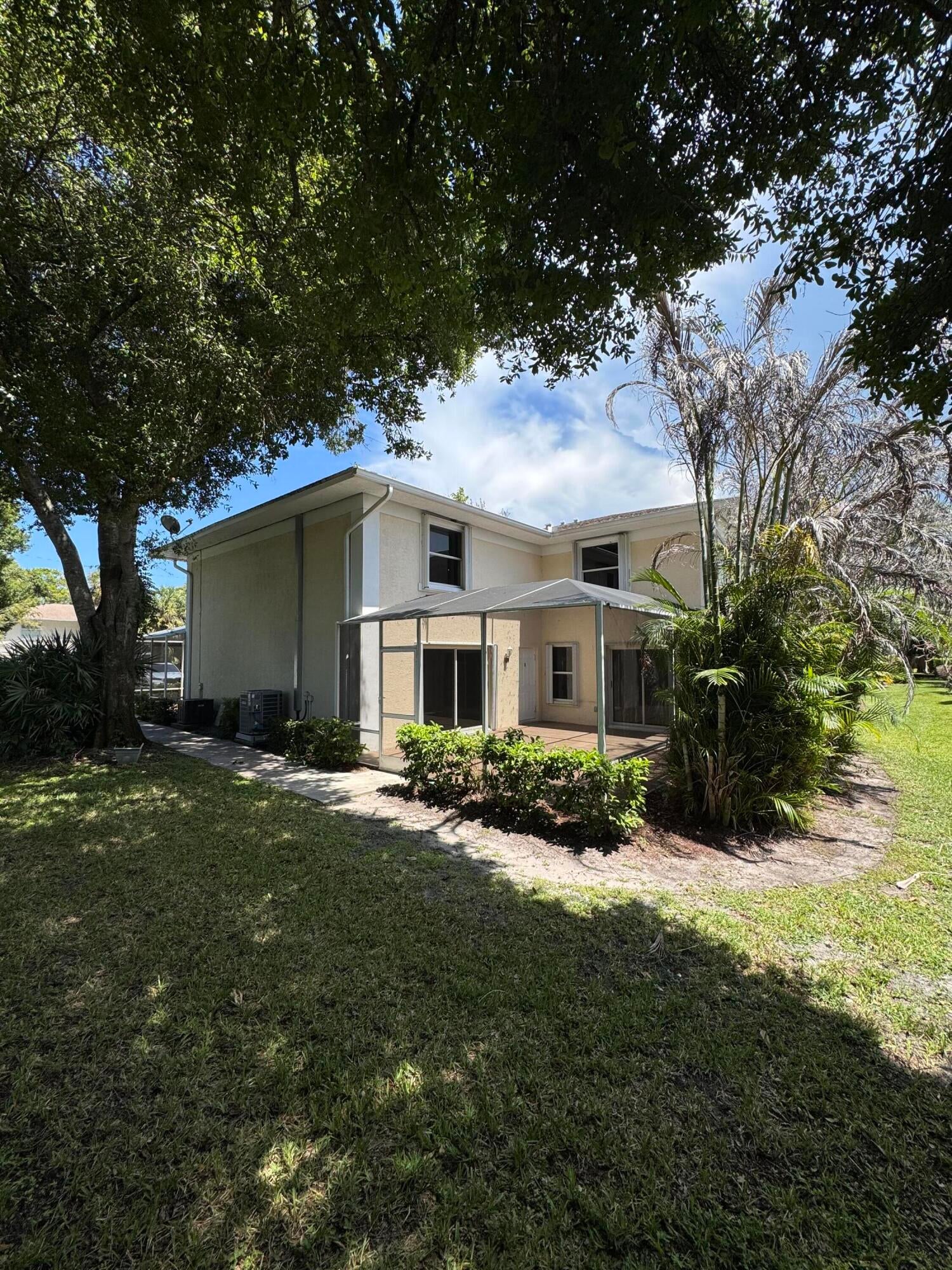 1536 N Lawnwood Circle 3