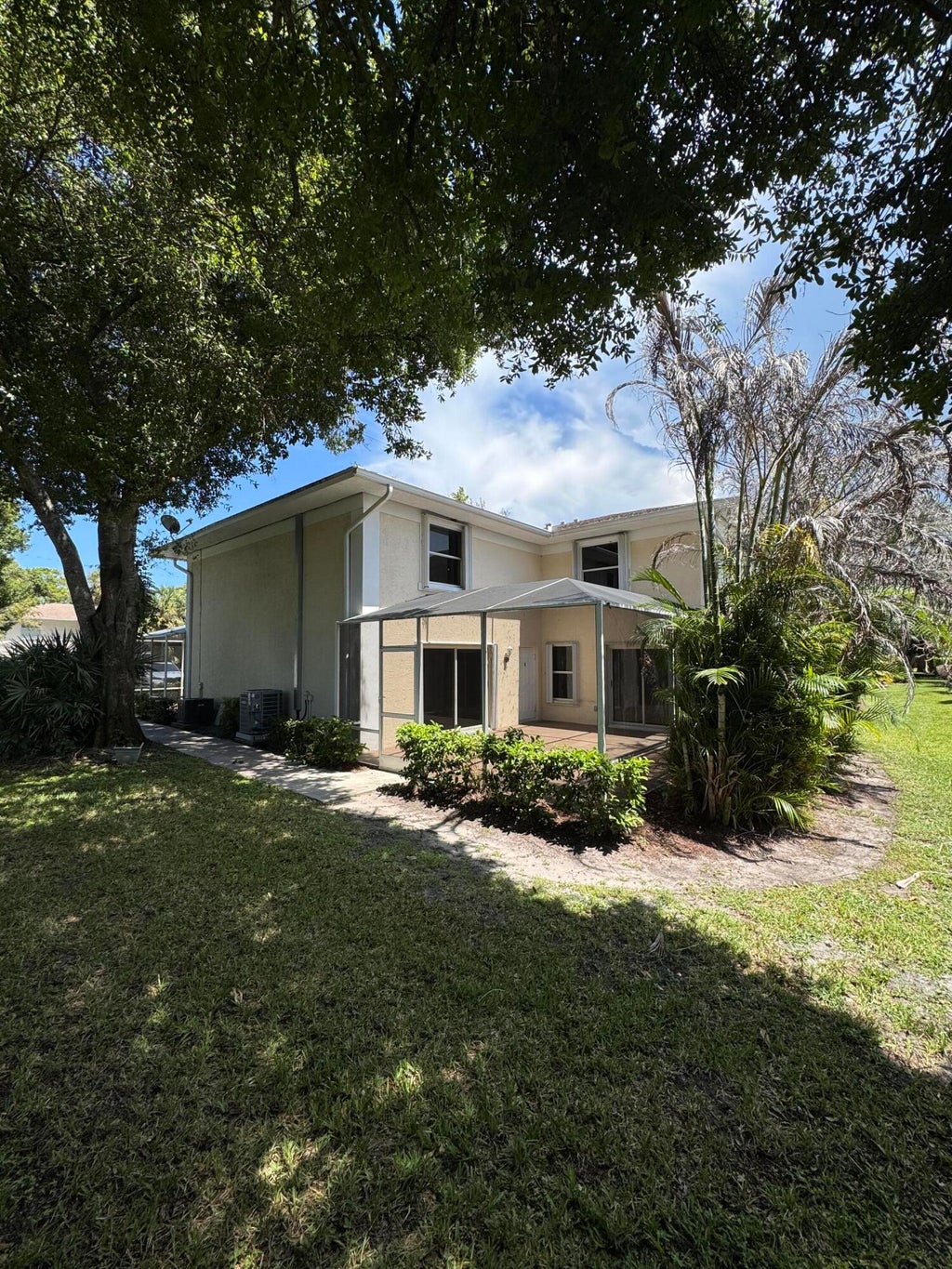 Photo of 1536 N Lawnwood Circle #3, Fort Pierce, FL 34950 (MLS # B26044180)