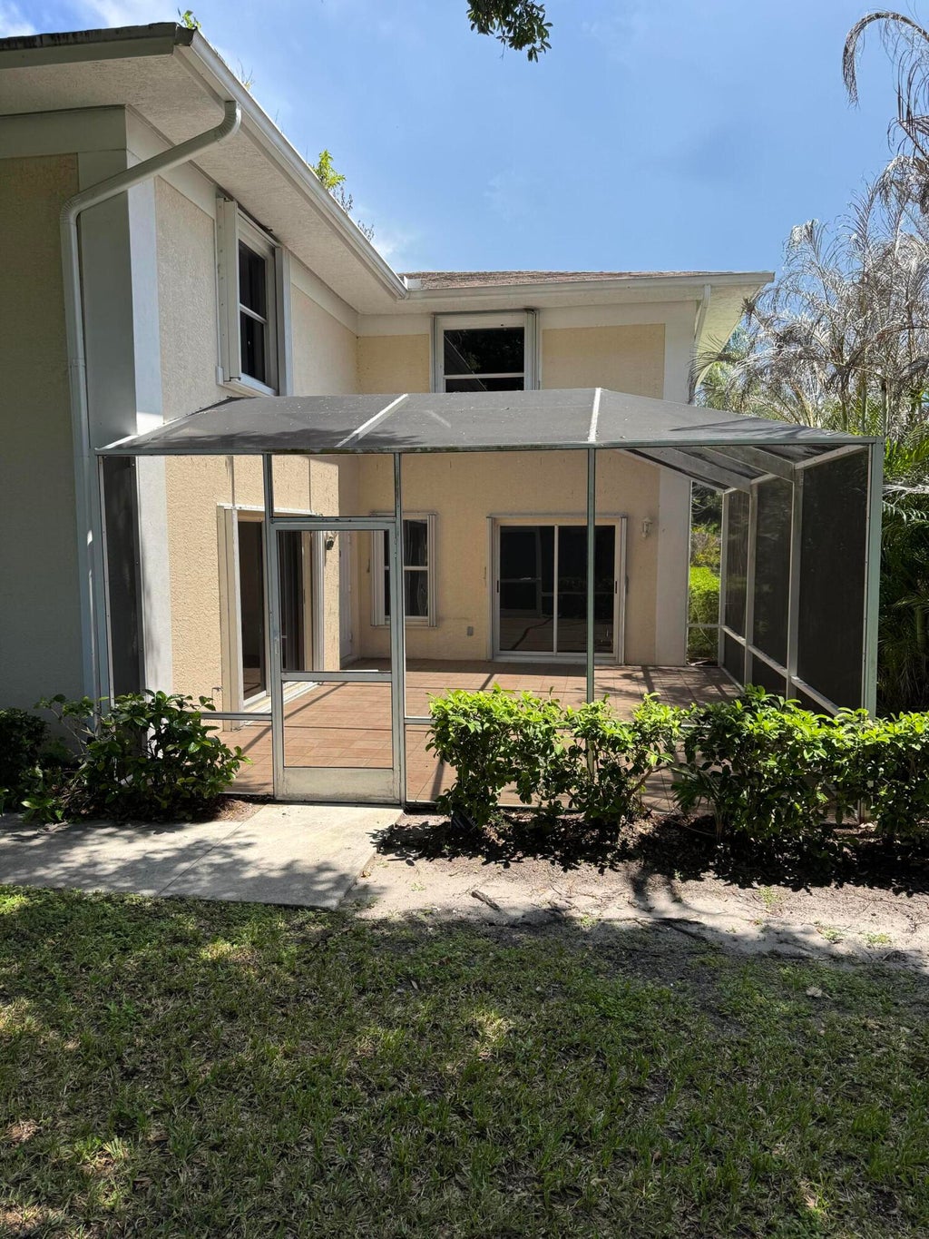 Photo of 1536 N Lawnwood Circle #3, Fort Pierce, FL 34950 (MLS # B26044180)