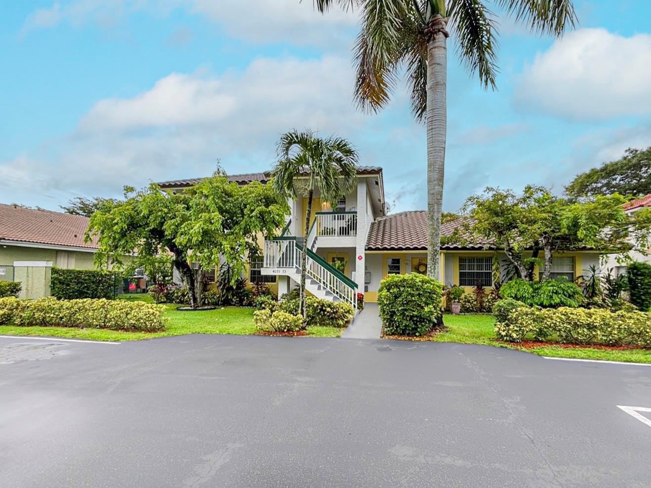 Don't Let This Beautiful Well Kept Spacious First Floor 2 Bedroom 2 Bath With In Unit Washer/Dryer Slip Away! The Kitchen Has Amazing Touches From Granite Tops To The Tile Backsplash. Large Master Bedroom With An Updated Bathroom & Walk-In Closet. The Bedrooms Have Gorgeous Laminate Flooring Throughout. Private Backyard Overlooking The Water. A Definite Must see!