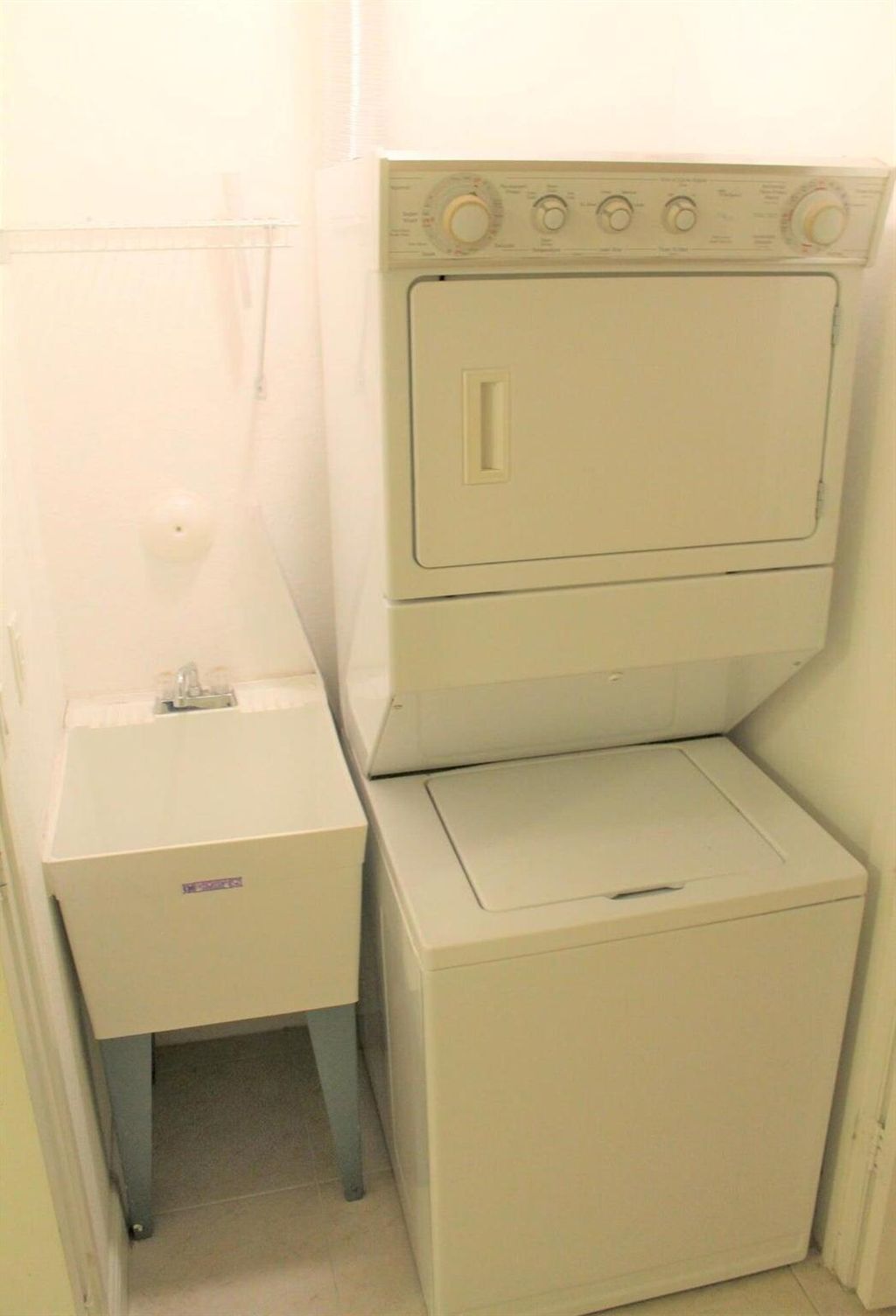 Photo of 531 S Federal Highway #16, Lake Worth Beach, FL 33460 (MLS # R11045948)