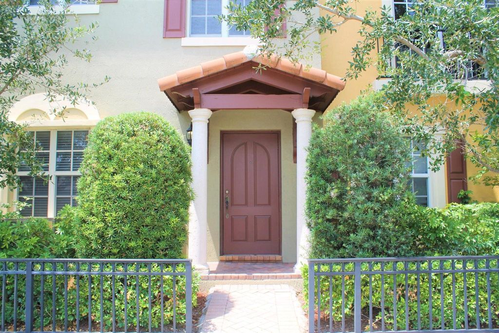 Photo of 531 S Federal Highway #16, Lake Worth Beach, FL 33460 (MLS # R11045948)