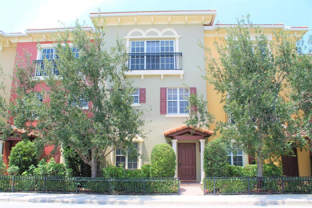 Photo of 531 S Federal Highway #16, Lake Worth Beach, FL 33460 (MLS # R11045948)