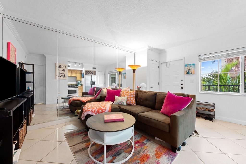 Photo of 924 SE 2nd St #28, Fort Lauderdale, FL 33301 (MLS # F10491483)