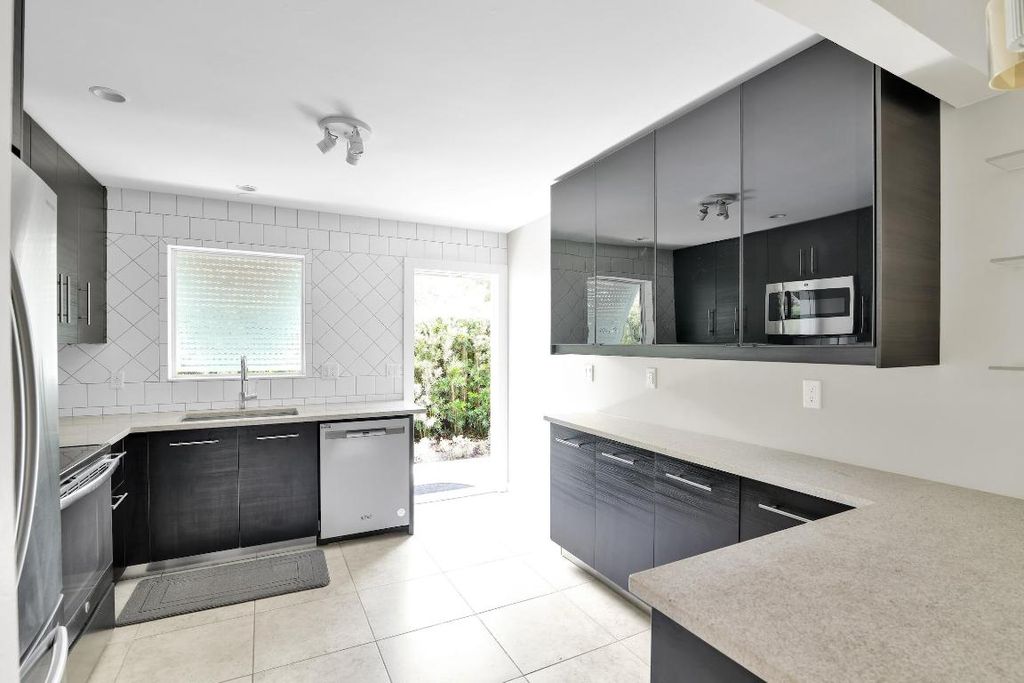 Photo of 320 NE 1st Avenue, Delray Beach, FL 33444 (MLS # R11082991)