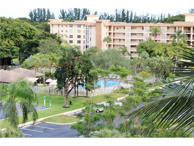 PALM AIRE COUNTRY CLUB - Residential