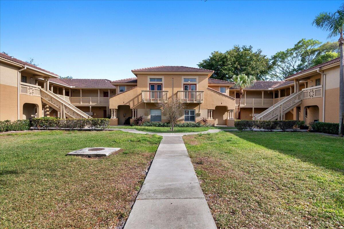 PALM LAKE CONDOMINIUM - Residential