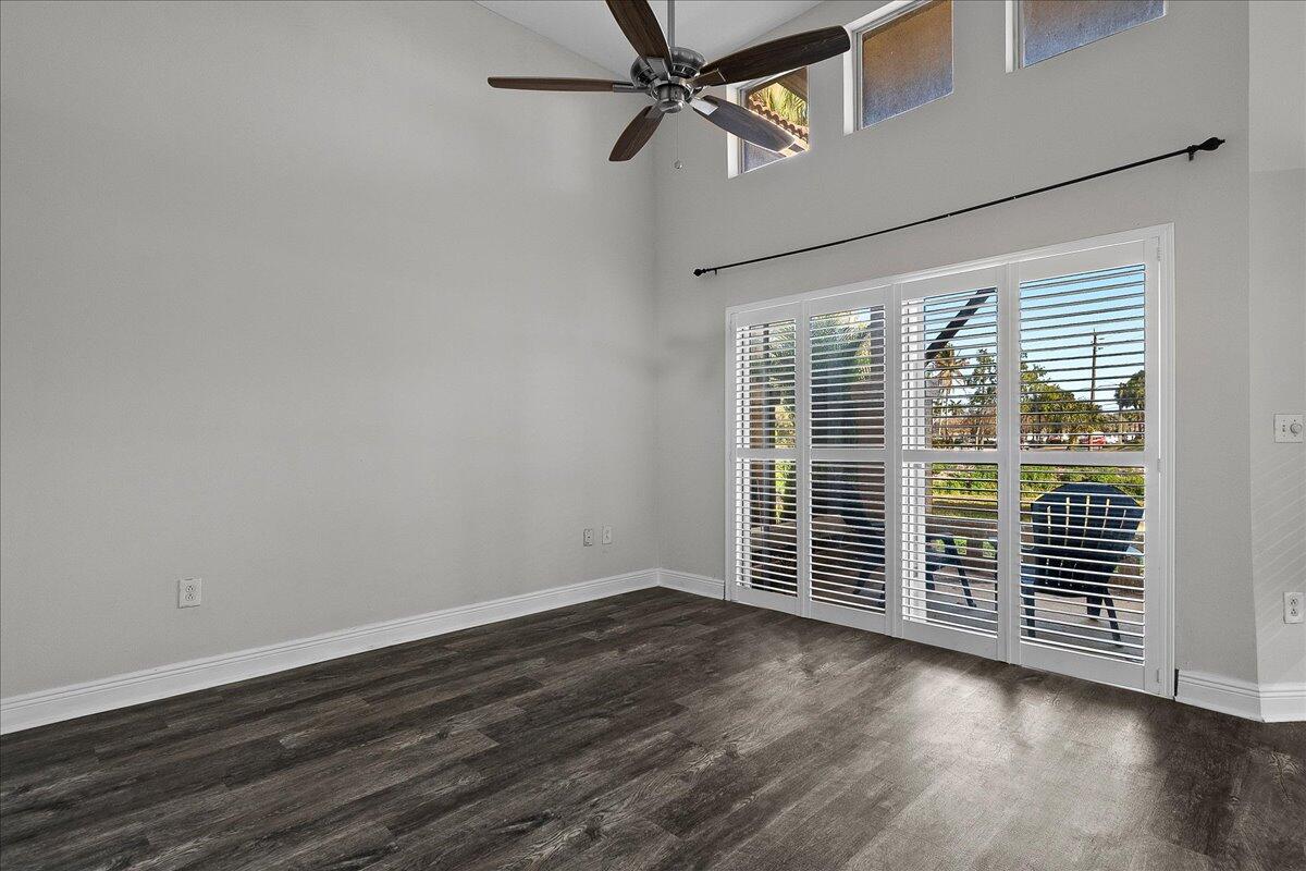 PALM LAKE CONDOMINIUM - Residential