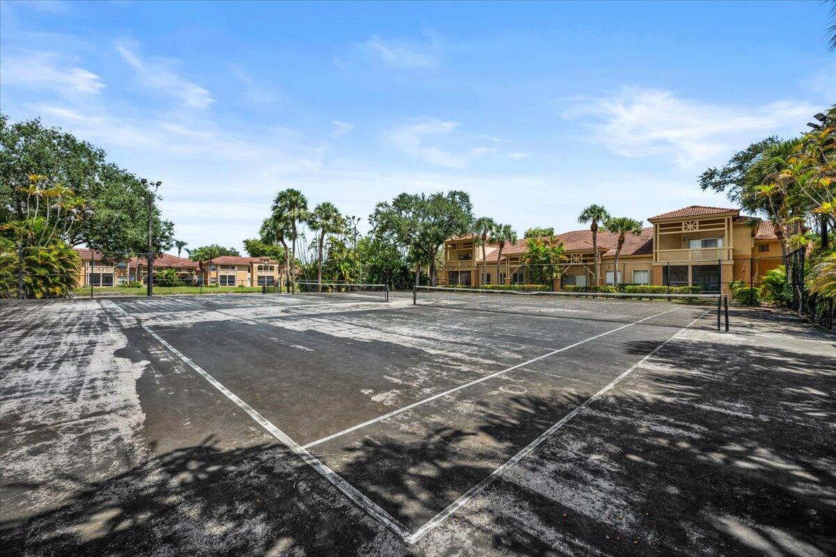 PALM LAKE CONDOMINIUM - Residential