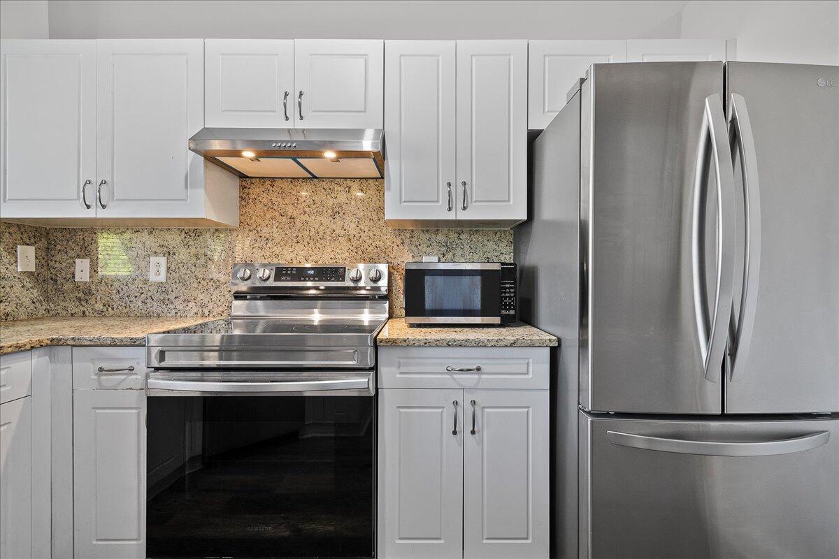 PALM LAKE CONDOMINIUM - Residential