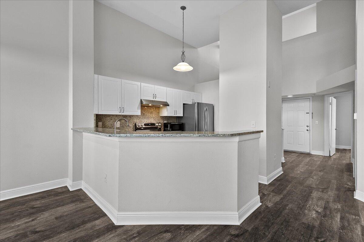 PALM LAKE CONDOMINIUM - Residential