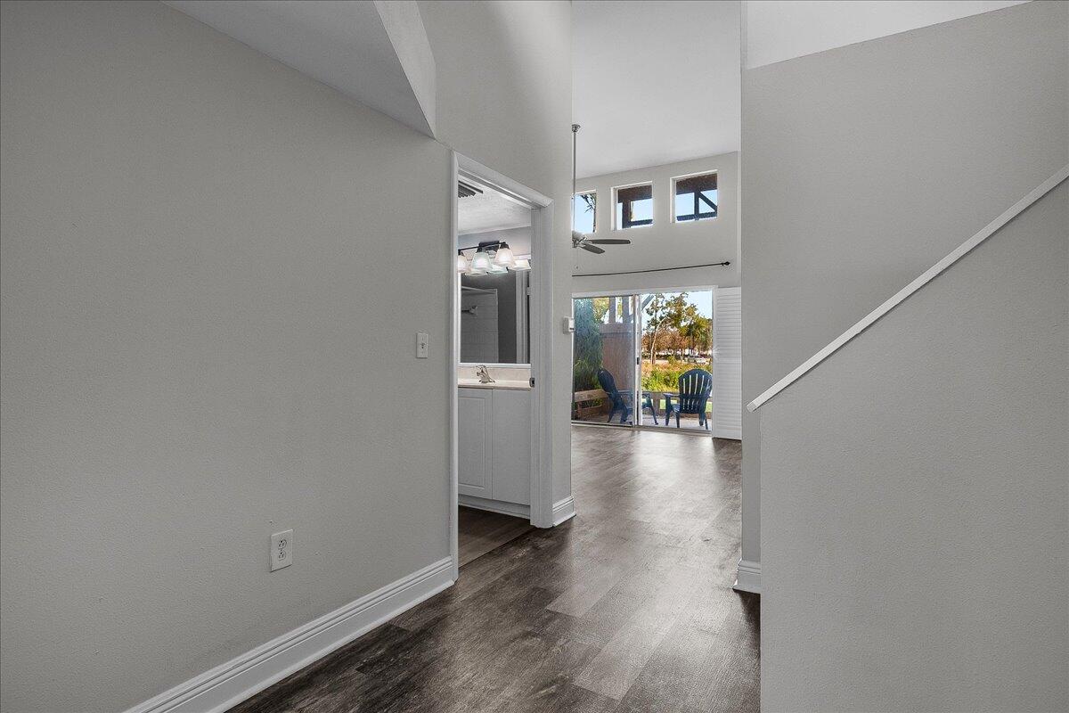 PALM LAKE CONDOMINIUM - Residential