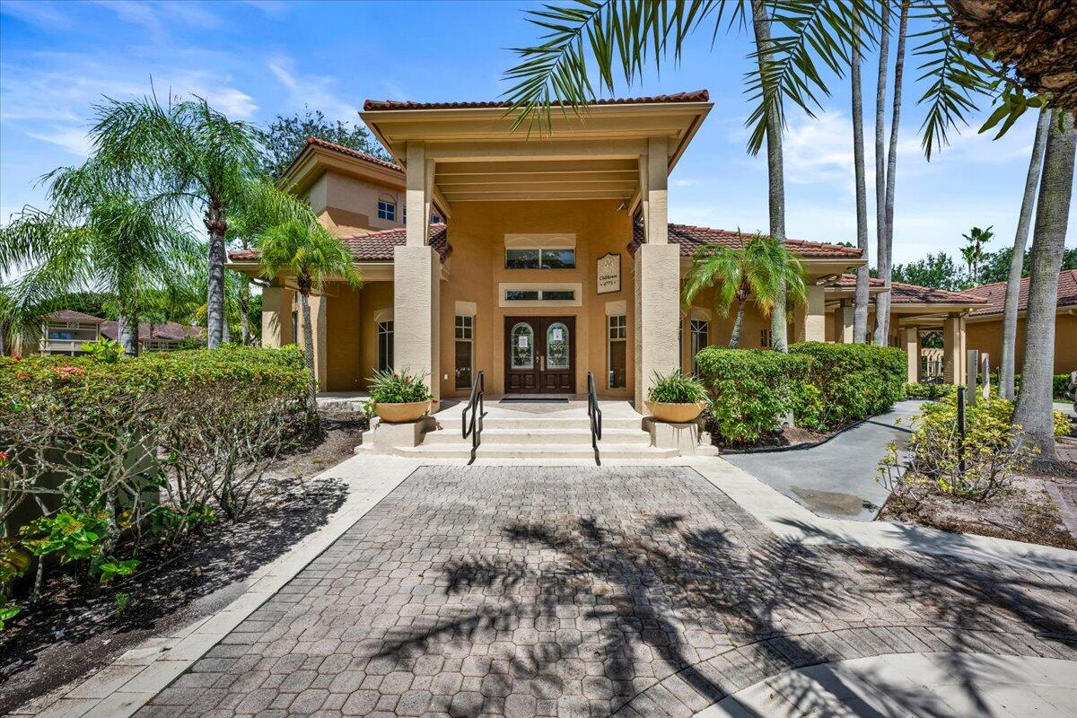 PALM LAKE CONDOMINIUM - Residential