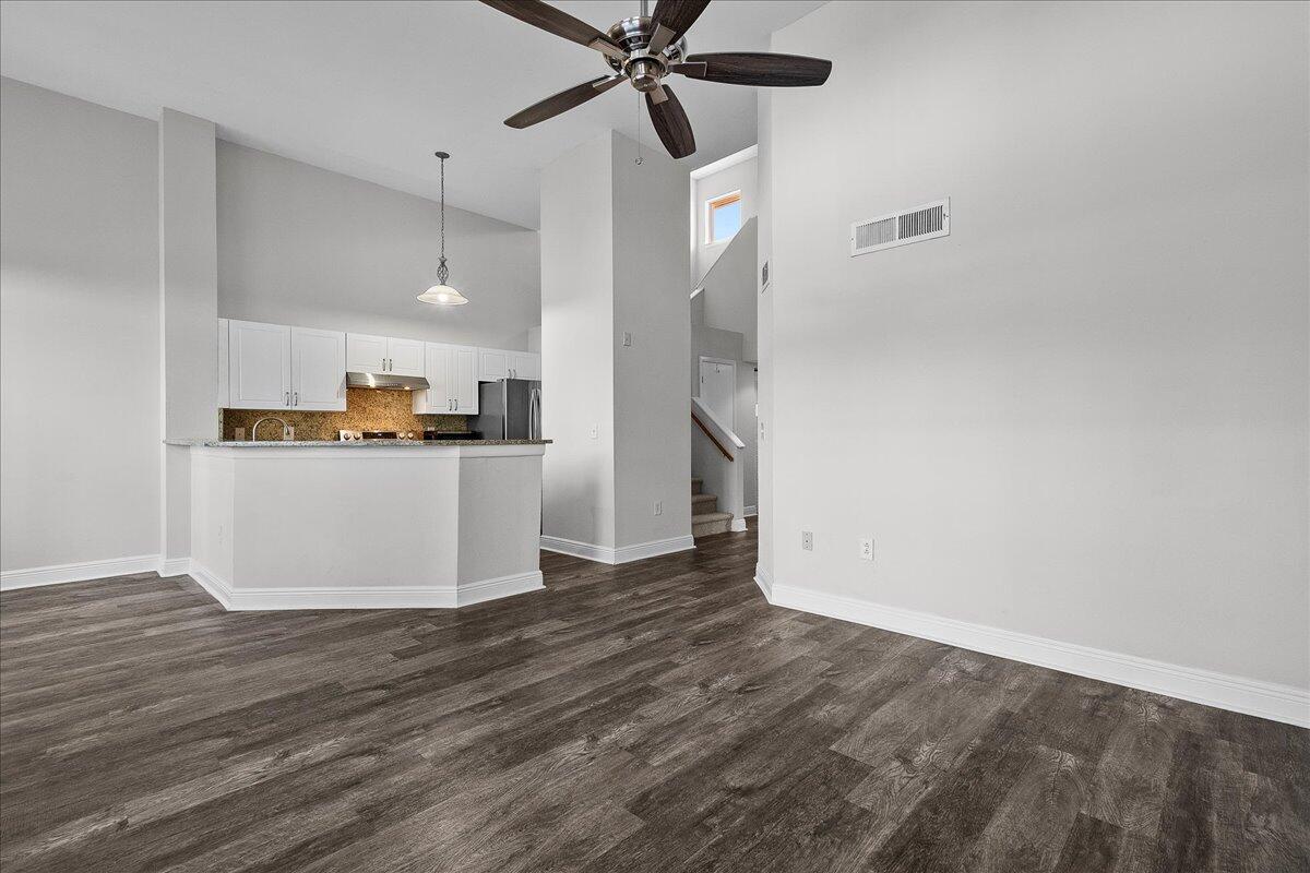 PALM LAKE CONDOMINIUM - Residential