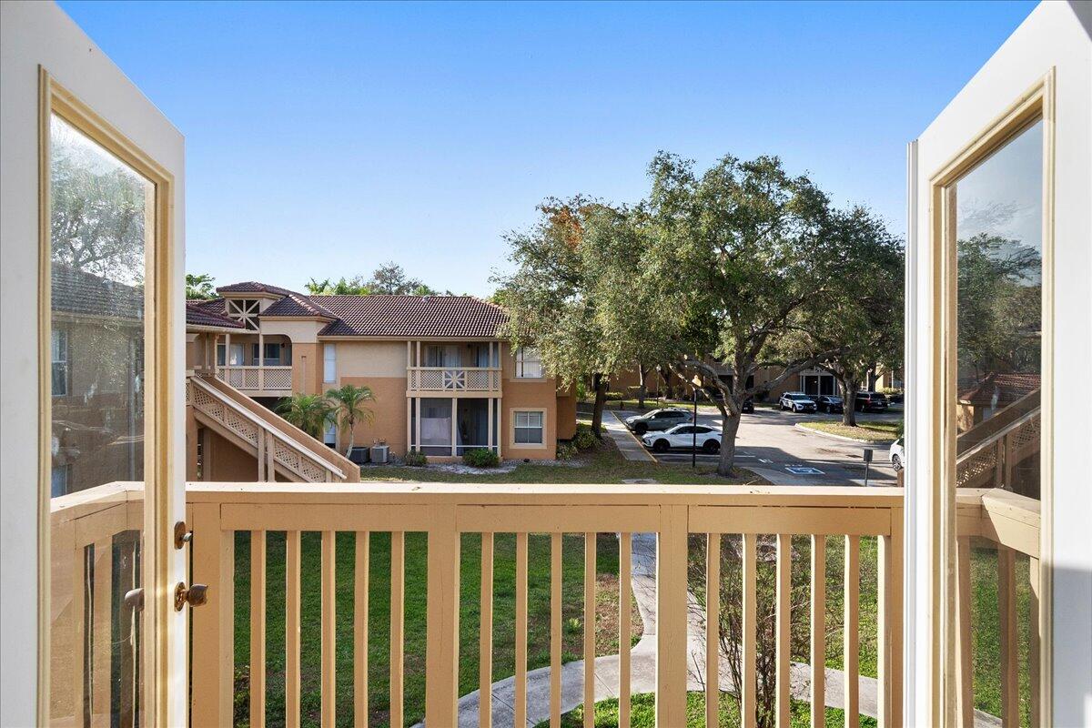 PALM LAKE CONDOMINIUM - Residential