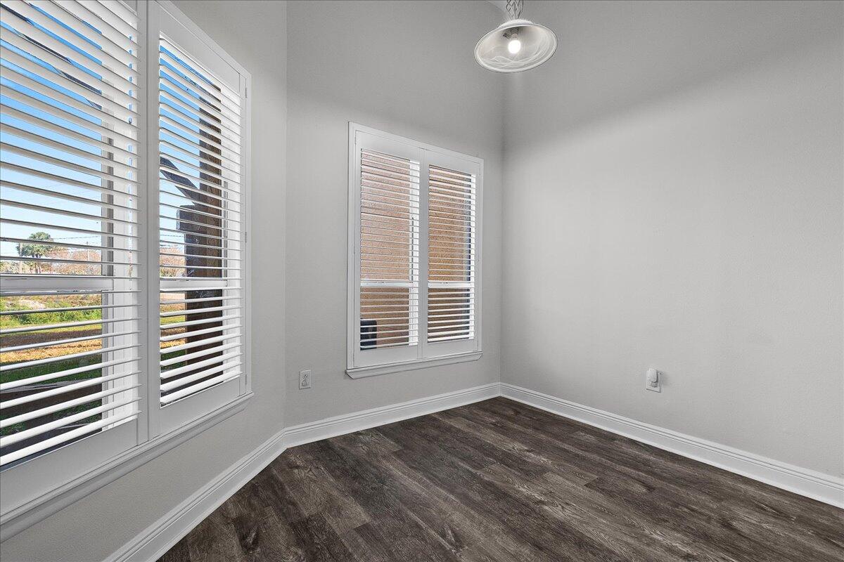 PALM LAKE CONDOMINIUM - Residential