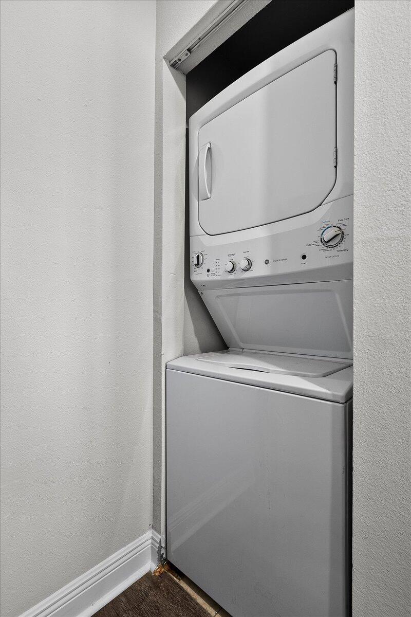 PALM LAKE CONDOMINIUM - Residential