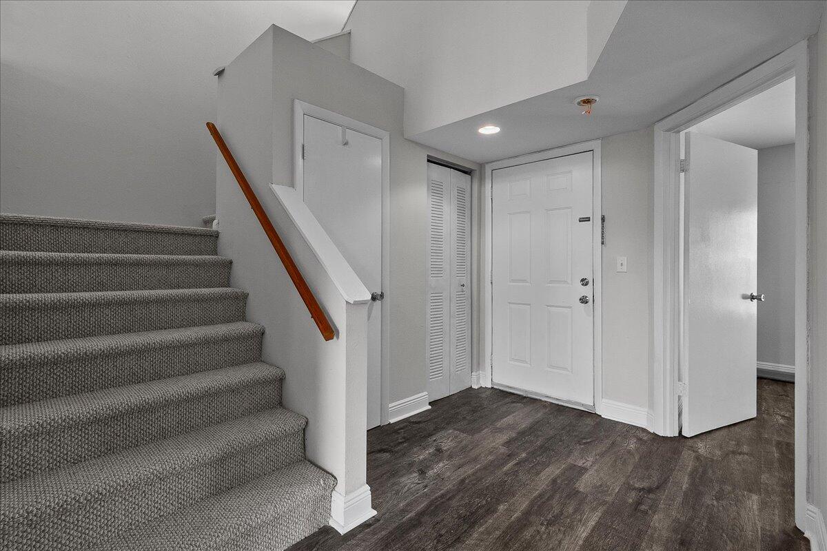 PALM LAKE CONDOMINIUM - Residential