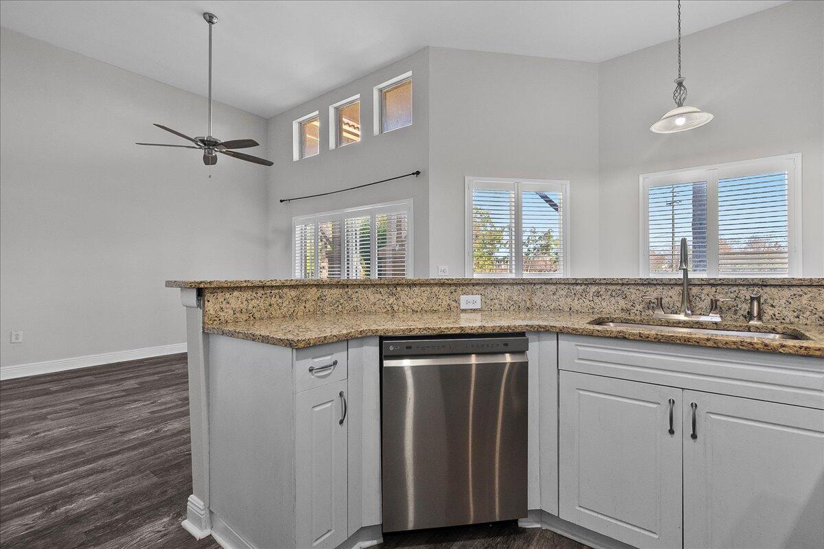 PALM LAKE CONDOMINIUM - Residential