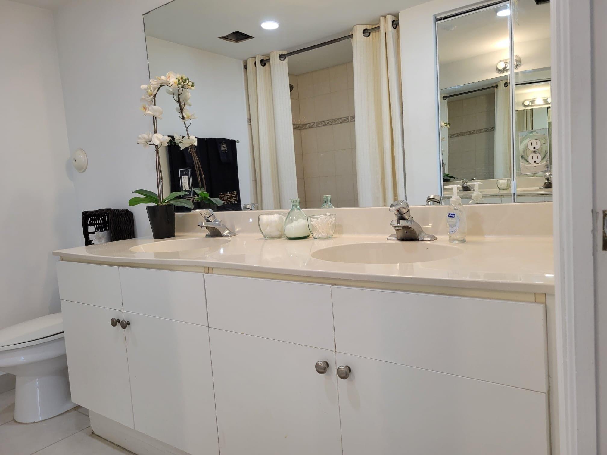 MIRAGE AT CRYSTAL LAKE CONDO - Residential Lease