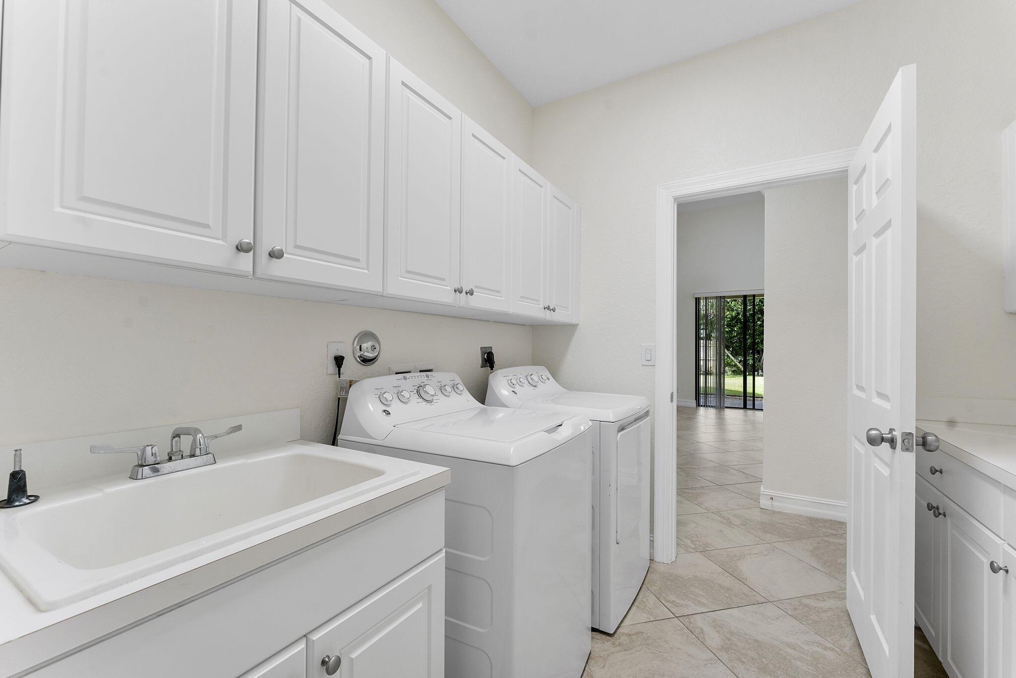 MONTREUX - Residential Lease