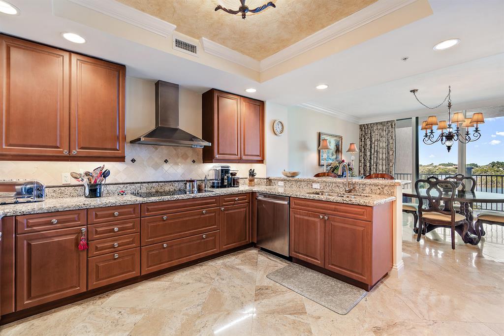 Jupiter Yacht Club - Residential