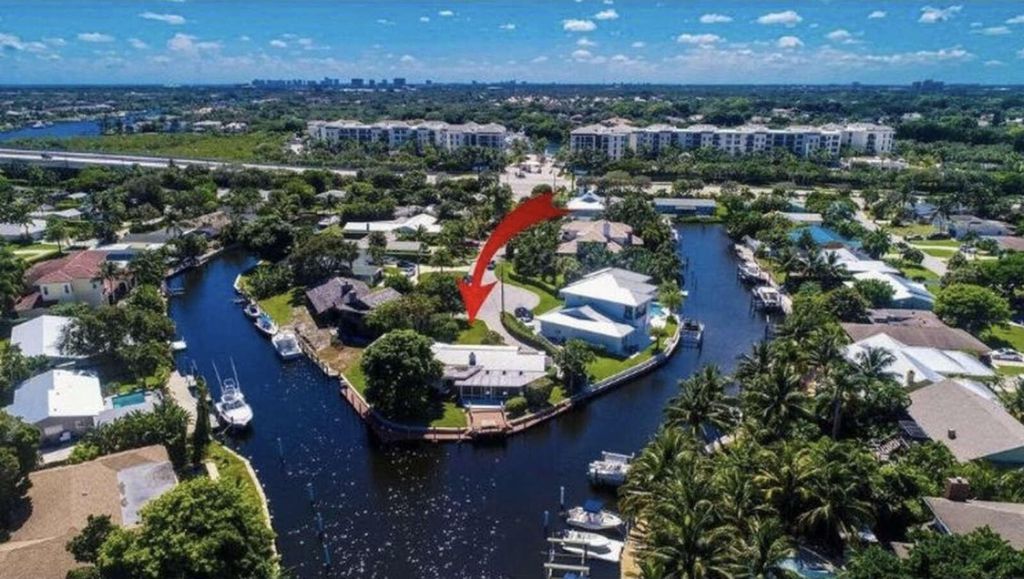 Photo of 14095 Port Circle, Palm Beach Gardens, FL 33410 (MLS # R10816906)