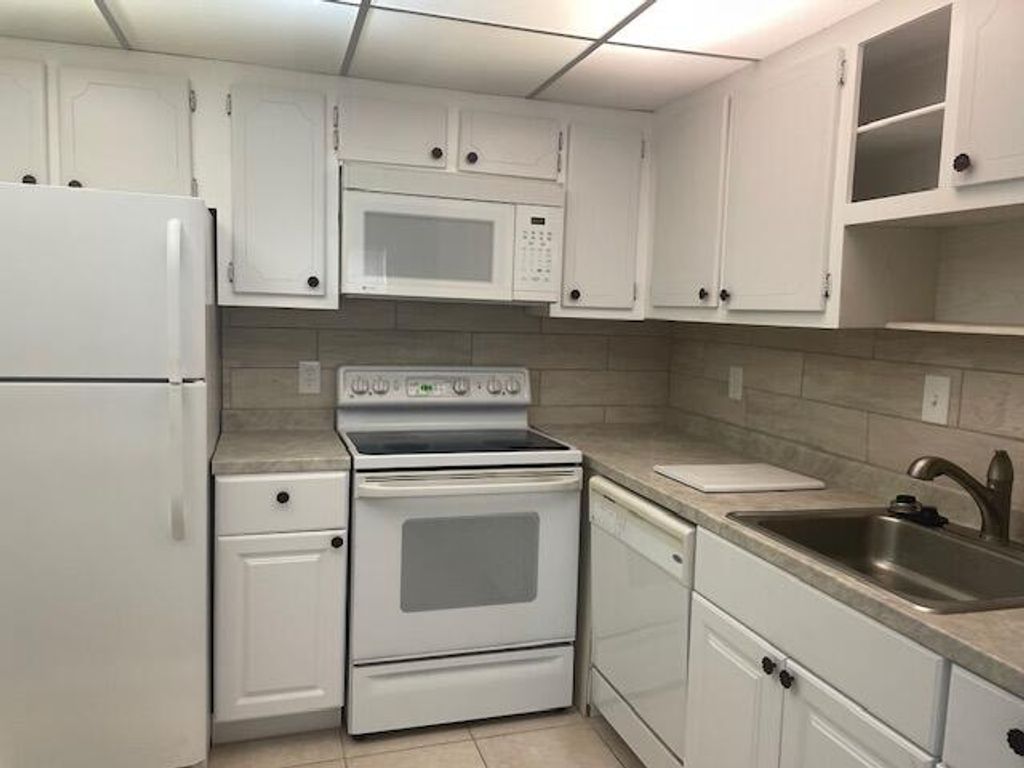 Photo of 347 Flanders H #H, Delray Beach, FL 33484 (MLS # R11167380)