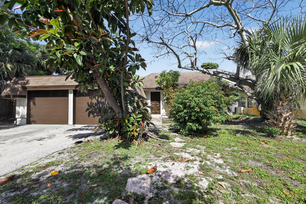 Photo of 748 Place Chateau, Delray Beach, FL 33445 (MLS # B26028561)