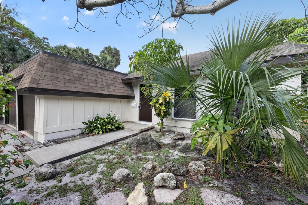 Photo of 748 Place Chateau, Delray Beach, FL 33445 (MLS # B26028561)