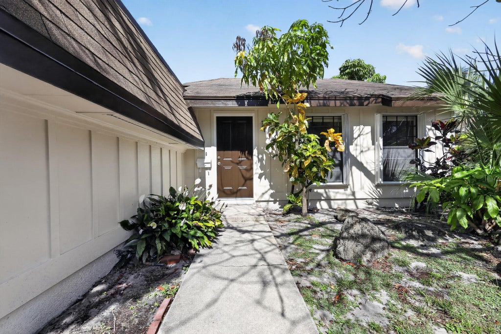 Photo of 748 Place Chateau, Delray Beach, FL 33445 (MLS # B26028561)