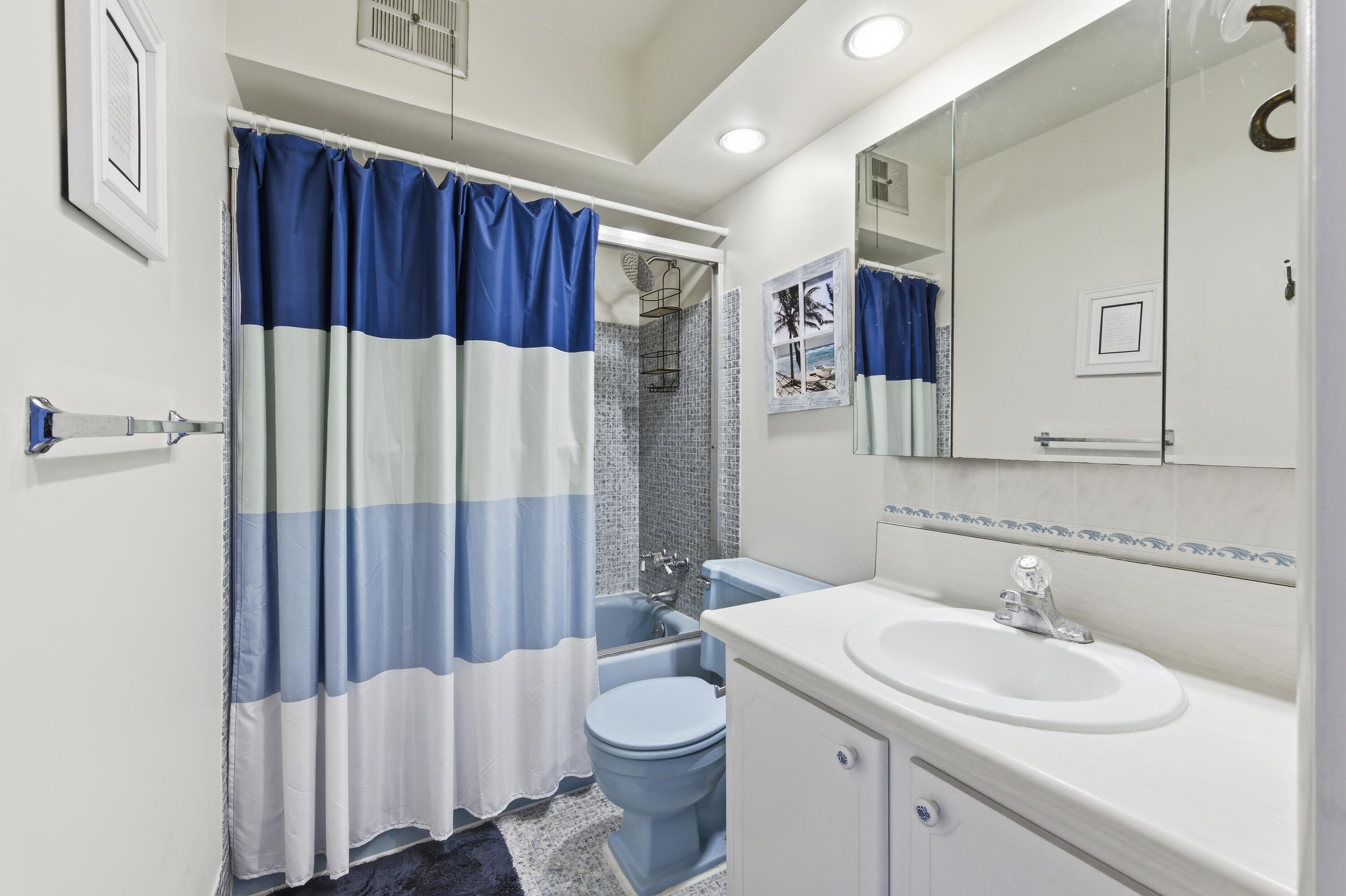 LAKE COLONY APTS ONE INC - Residential