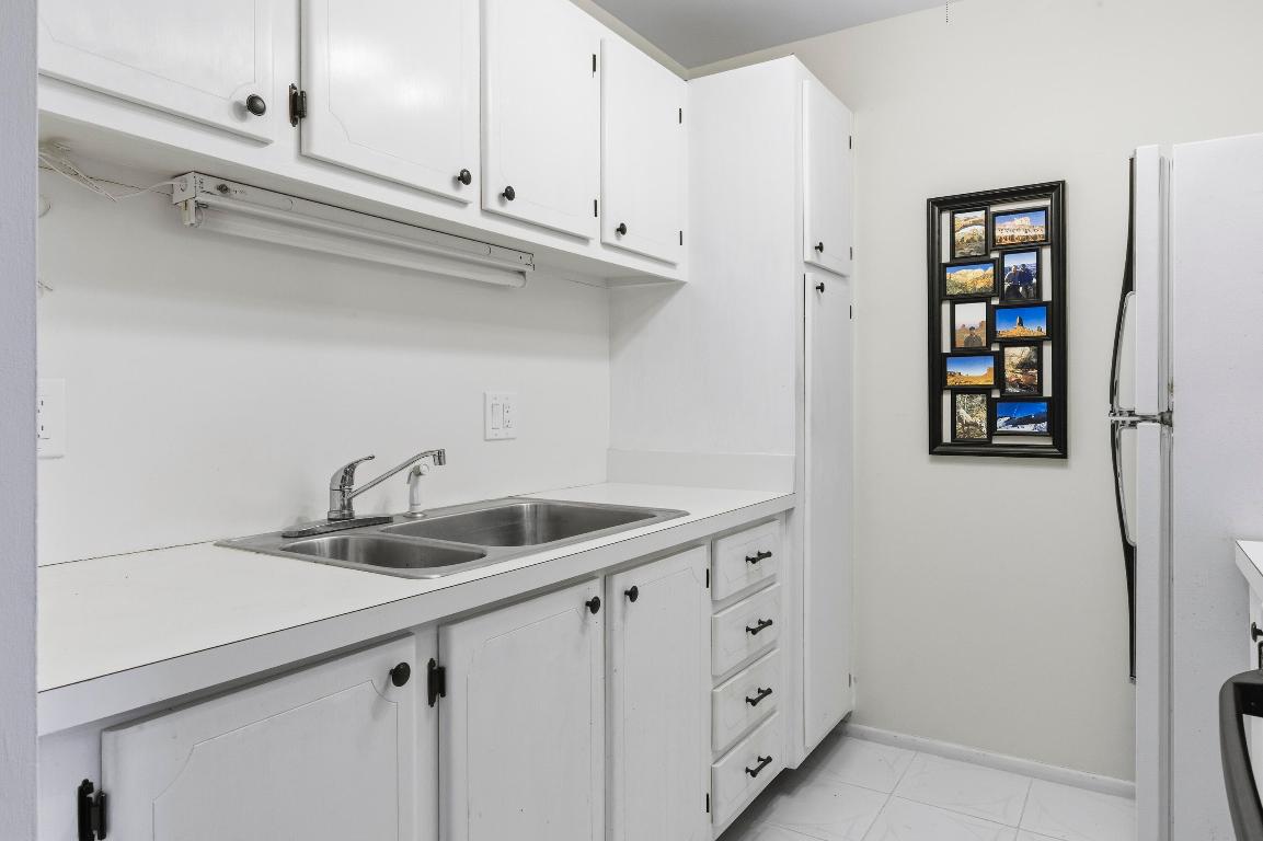 LAKE COLONY APTS ONE INC - Residential