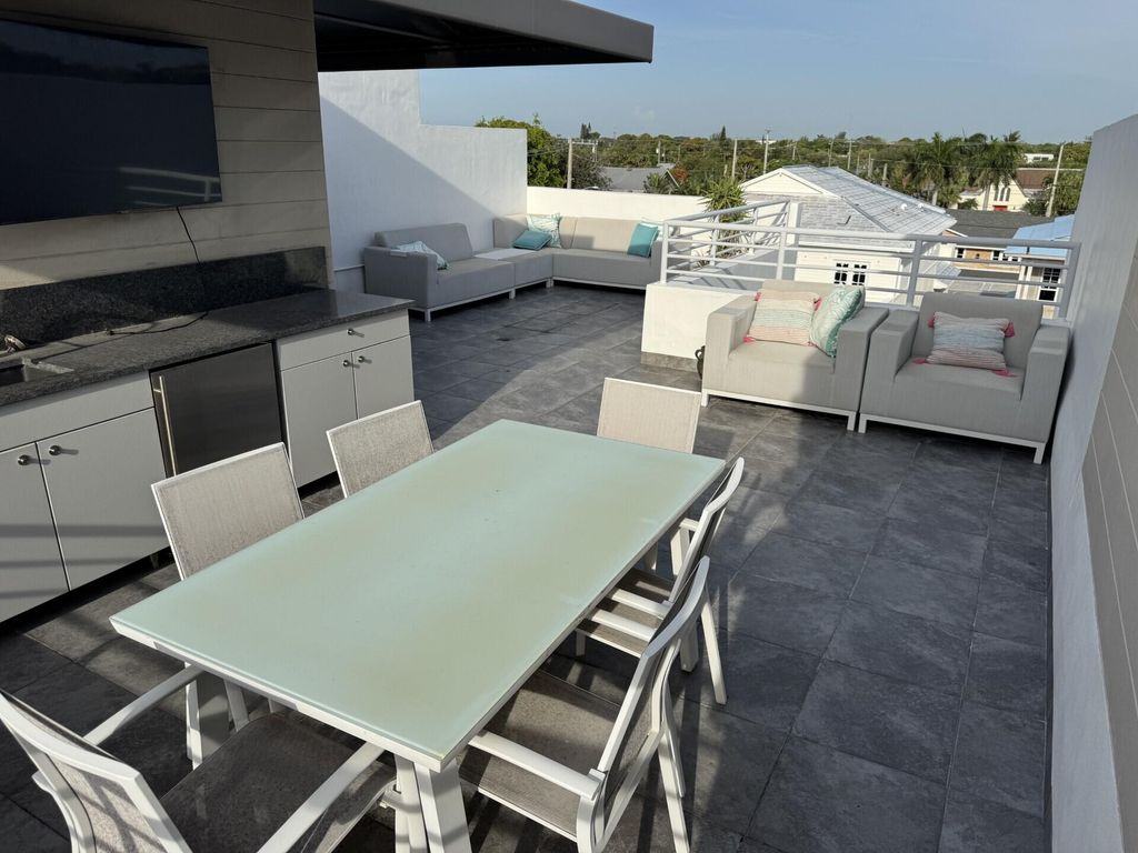 Photo of 169 SE 1st Avenue, Delray Beach, FL 33444 (MLS # R11161403)