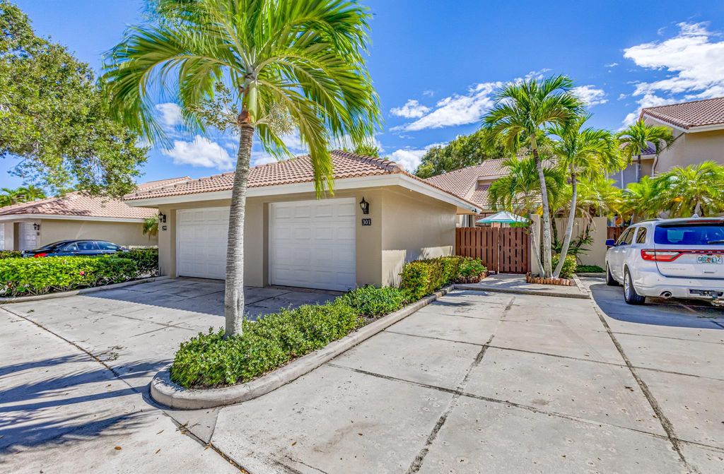 Photo of 301 Old Meadow Way, Palm Beach Gardens, FL 33418 (MLS # R10921242)