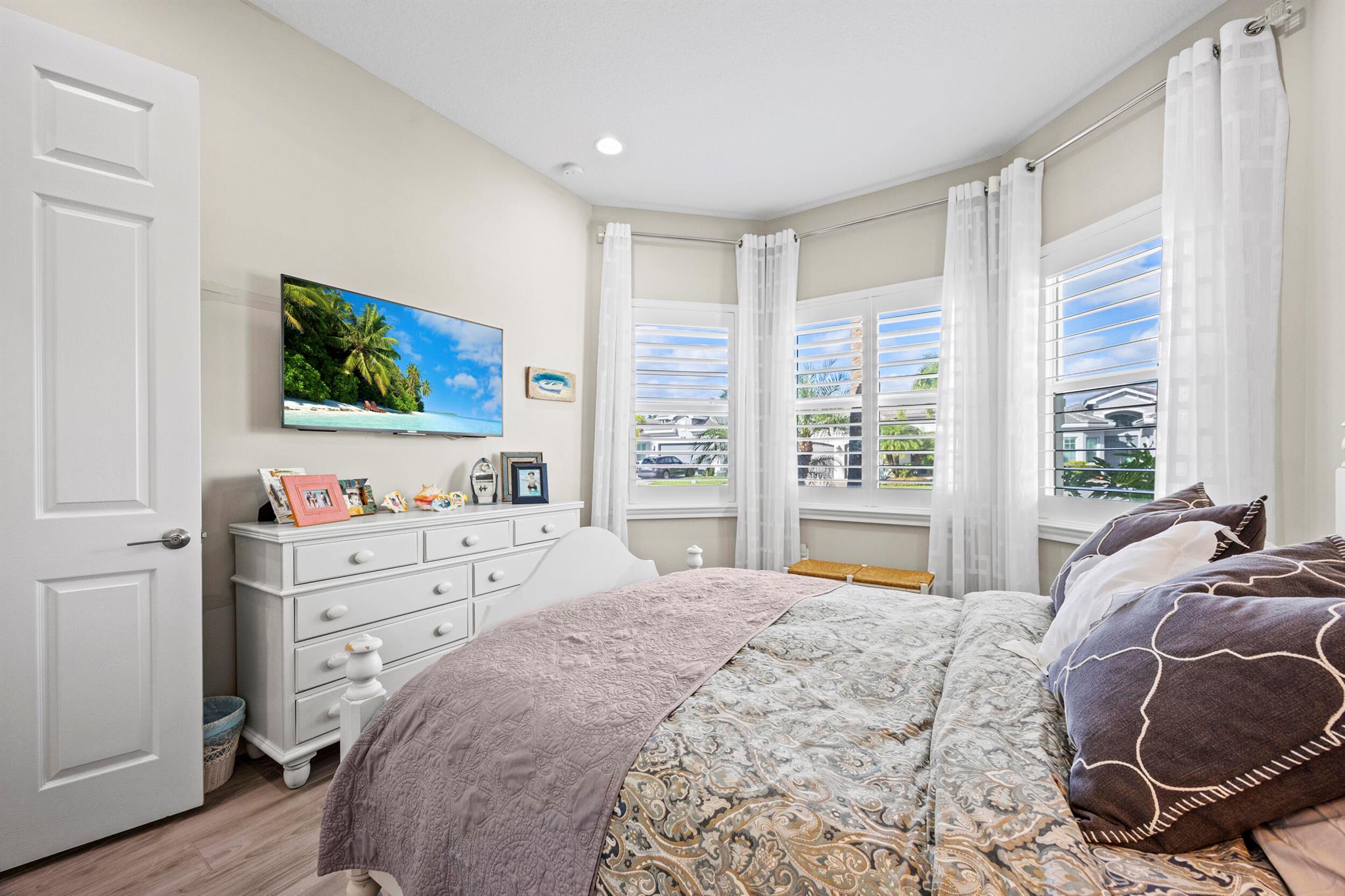 Valencia Bay - Residential