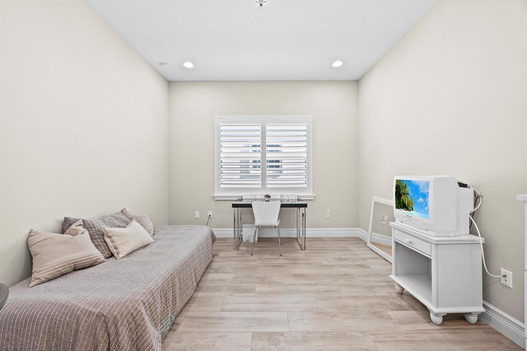 Valencia Bay - Residential