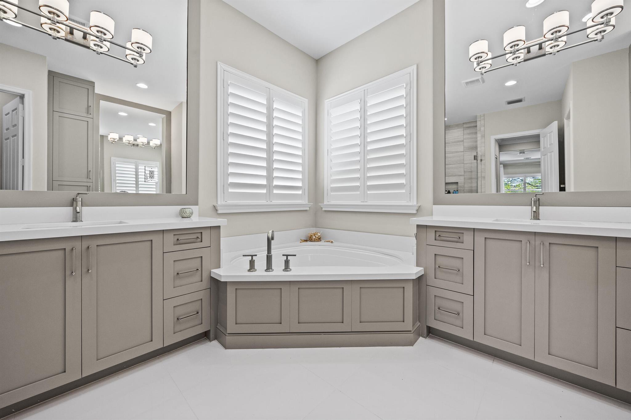 Valencia Bay - Residential