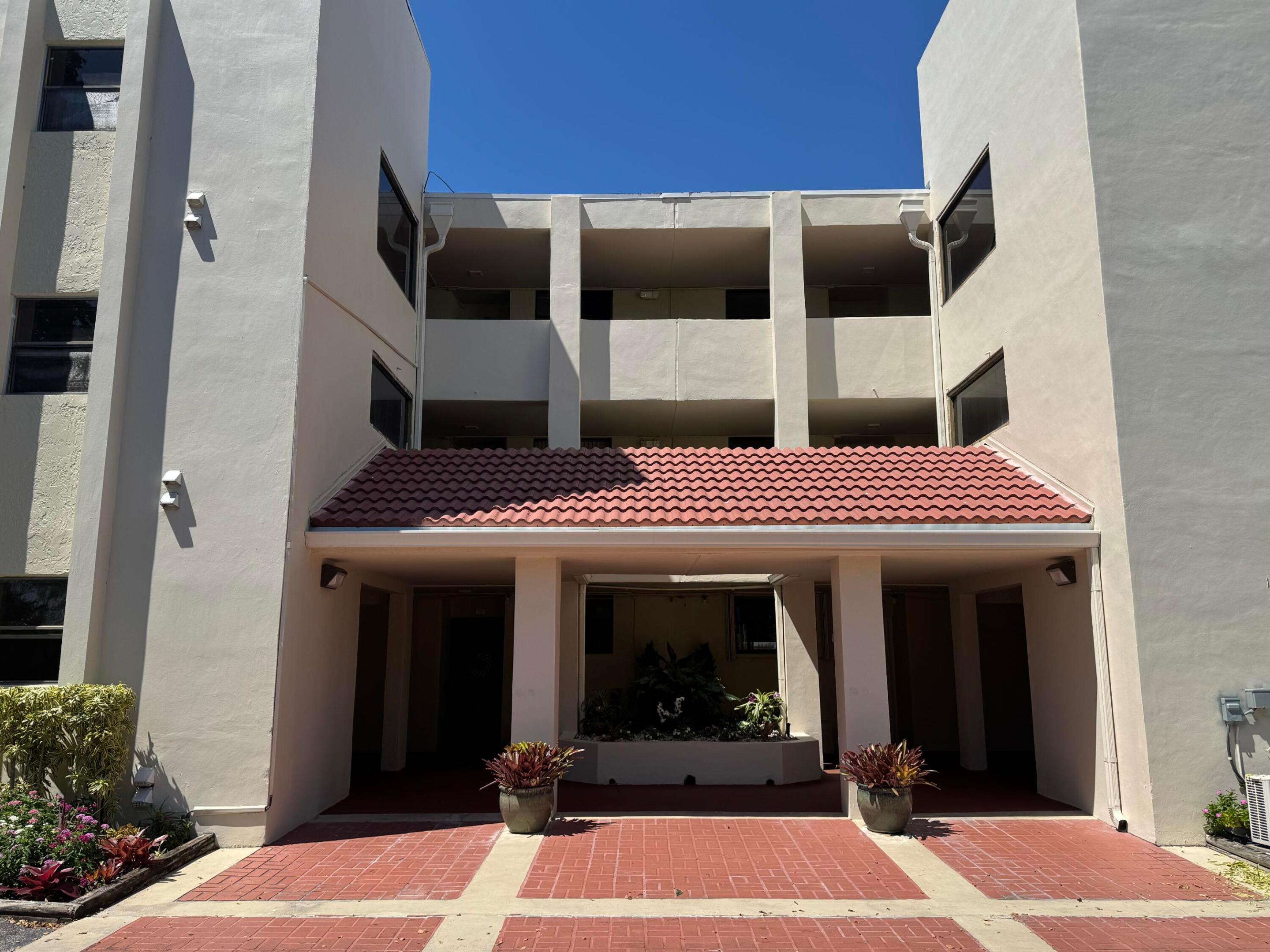 LAKE EMERALD CONDOMINIUM NO - Residential