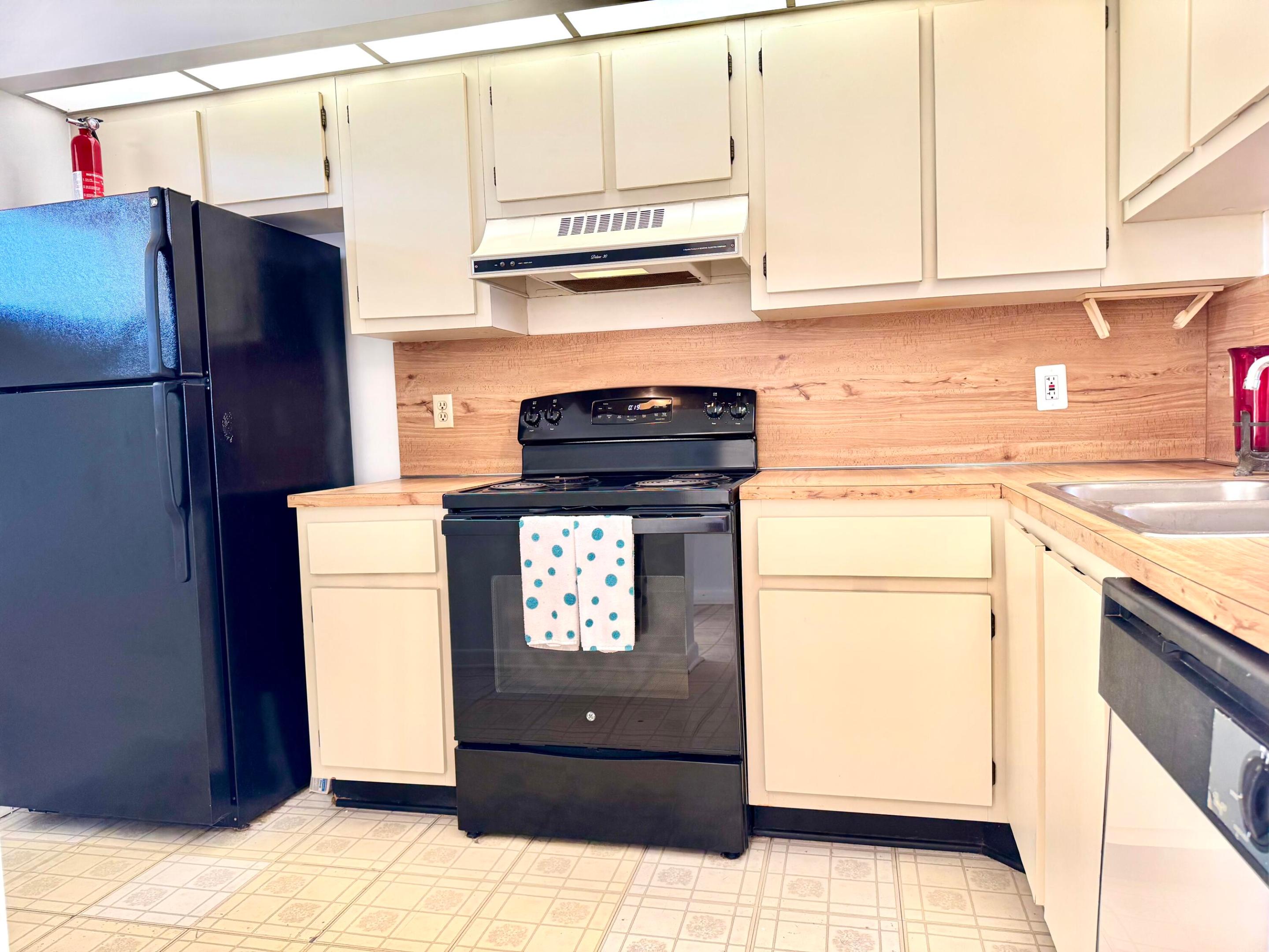 LAKE EMERALD CONDOMINIUM NO - Residential