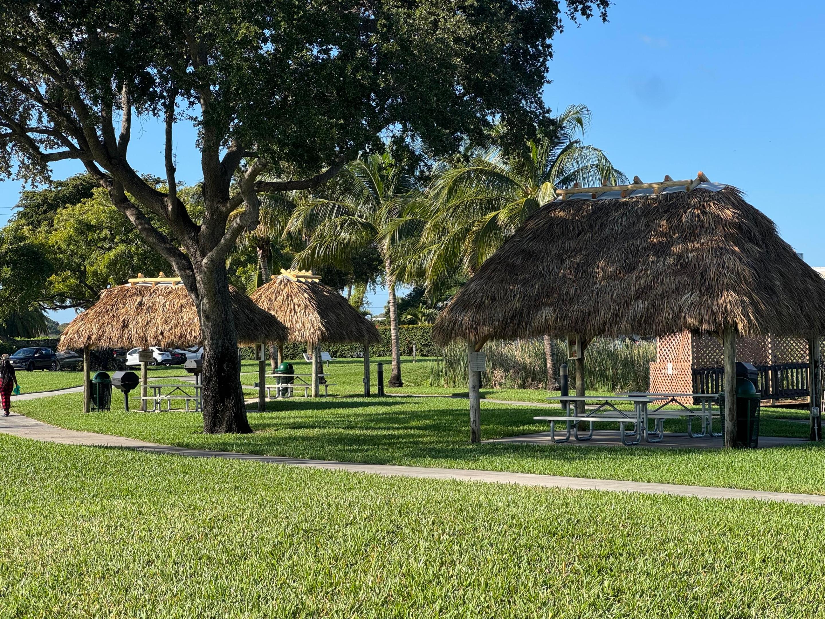 LAKE EMERALD CONDOMINIUM NO - Residential