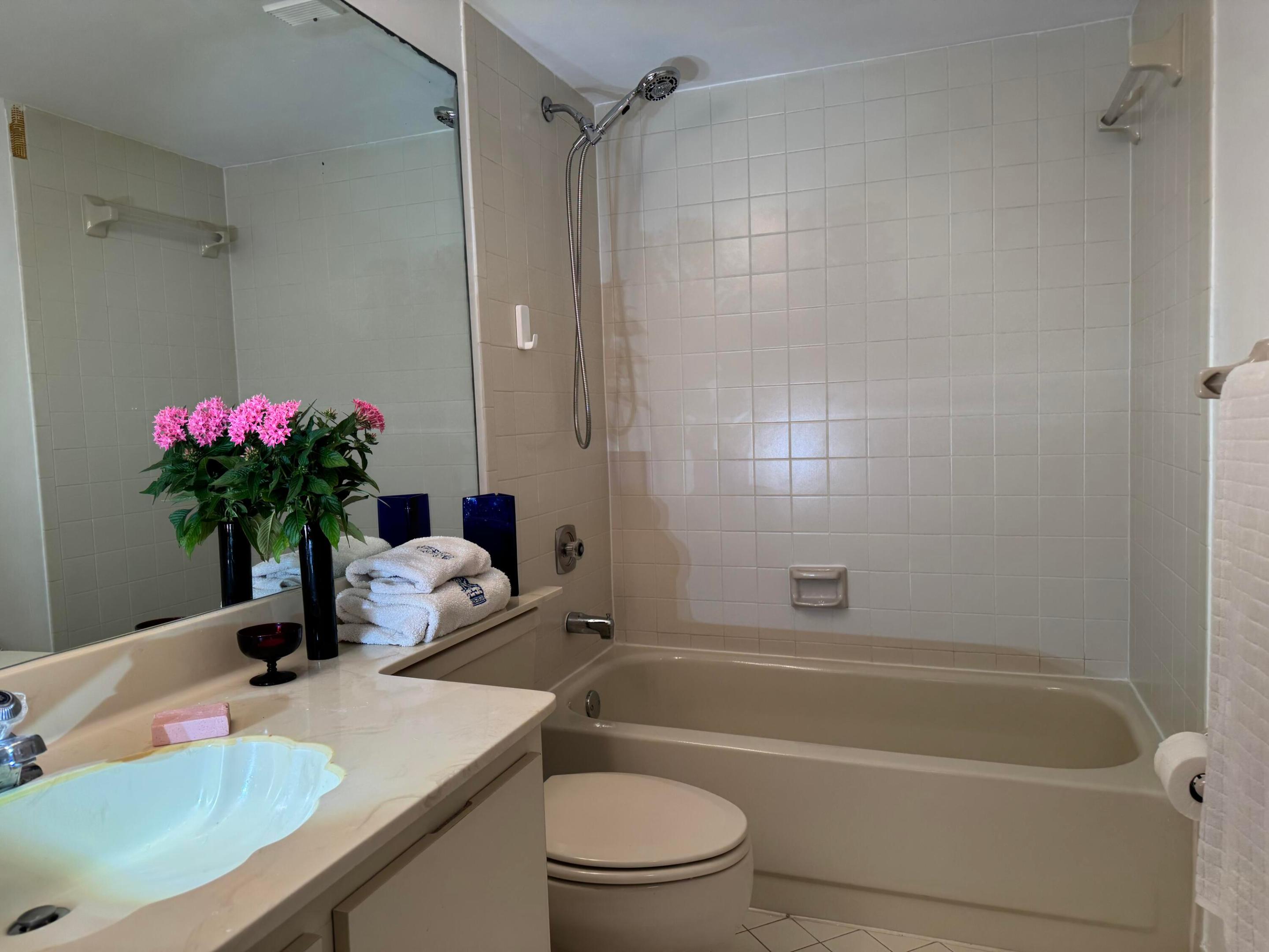 LAKE EMERALD CONDOMINIUM NO - Residential