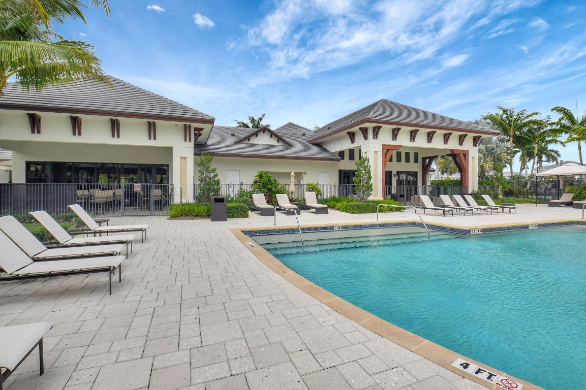 ROYAL PALM POLO - Residential