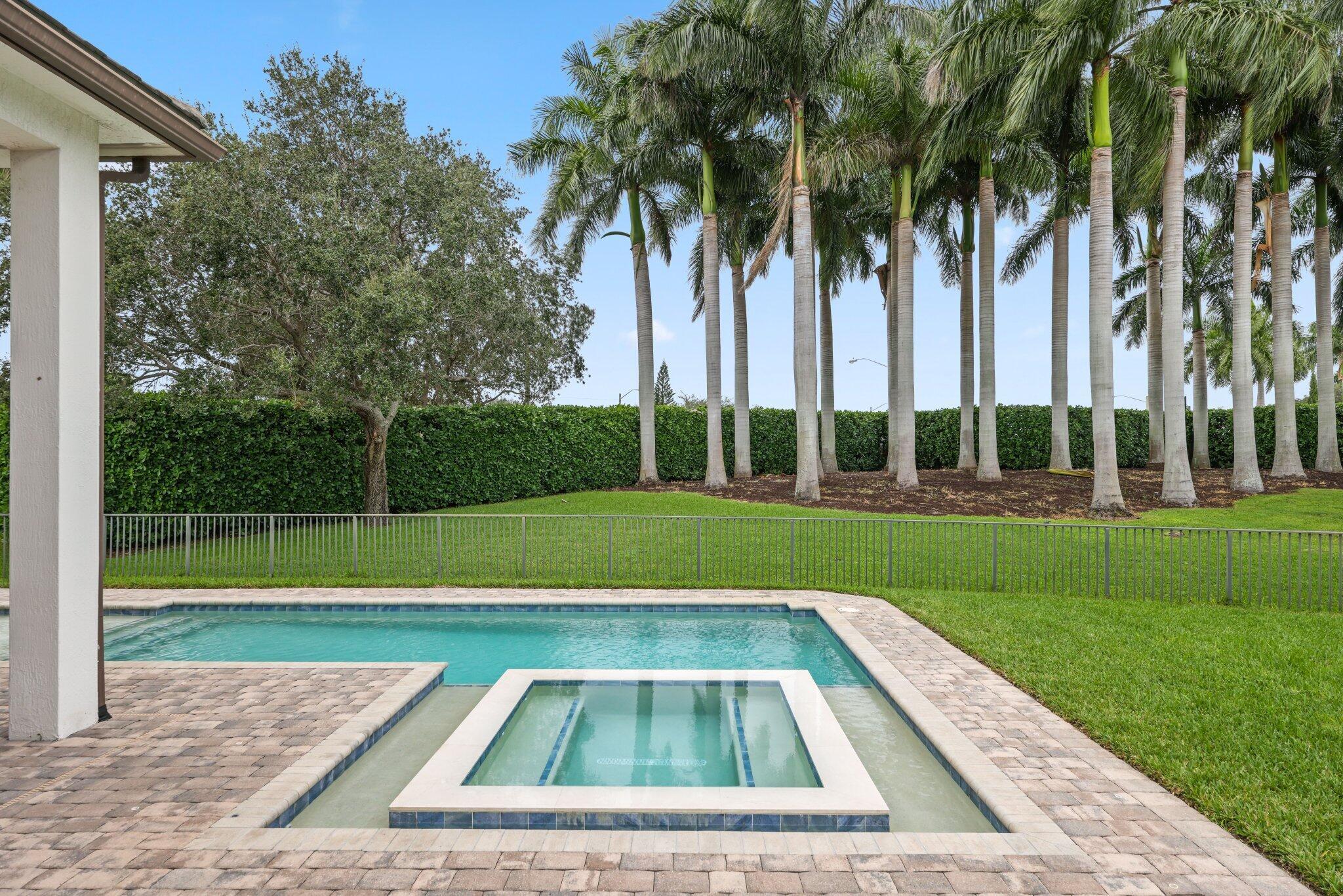 ROYAL PALM POLO - Residential