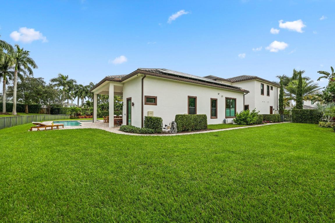 ROYAL PALM POLO - Residential